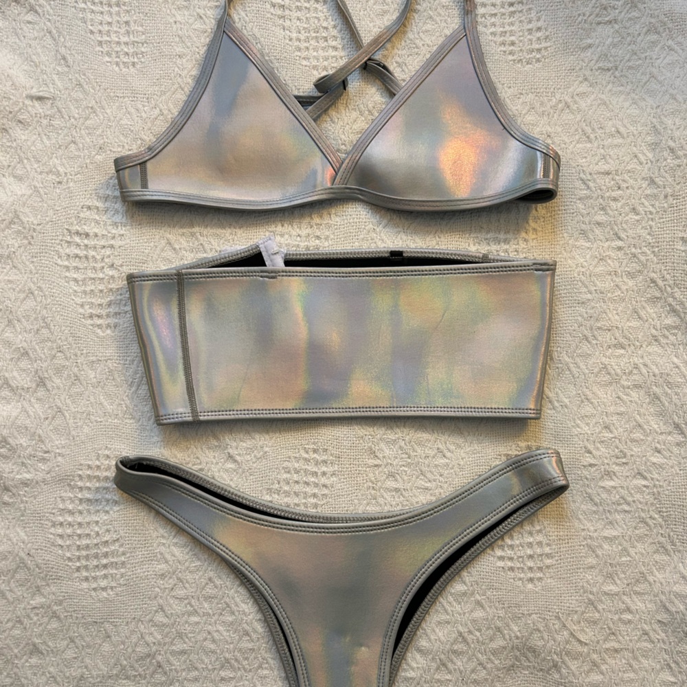 NWOT Hoaka Swimwear
Holographic
Neoprene